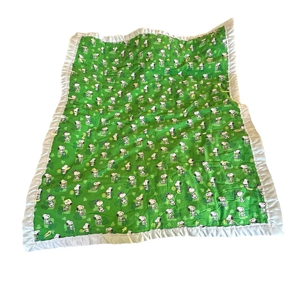 Green Quilted Snoopy Blanket with White Trim 40x48